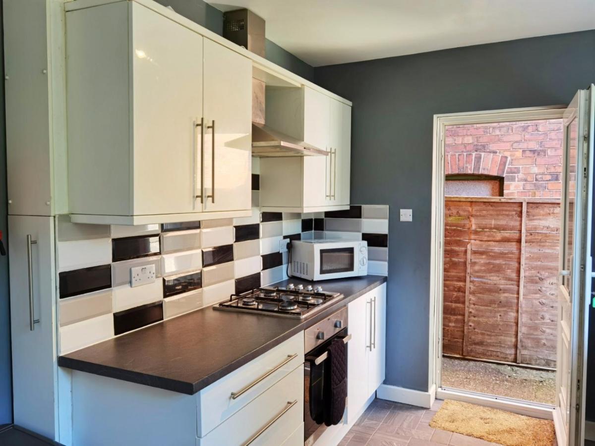 Perry Road, Beautiful Large House Available For Guests And Contractors Parking Wifi Villa Nottingham Bagian luar foto