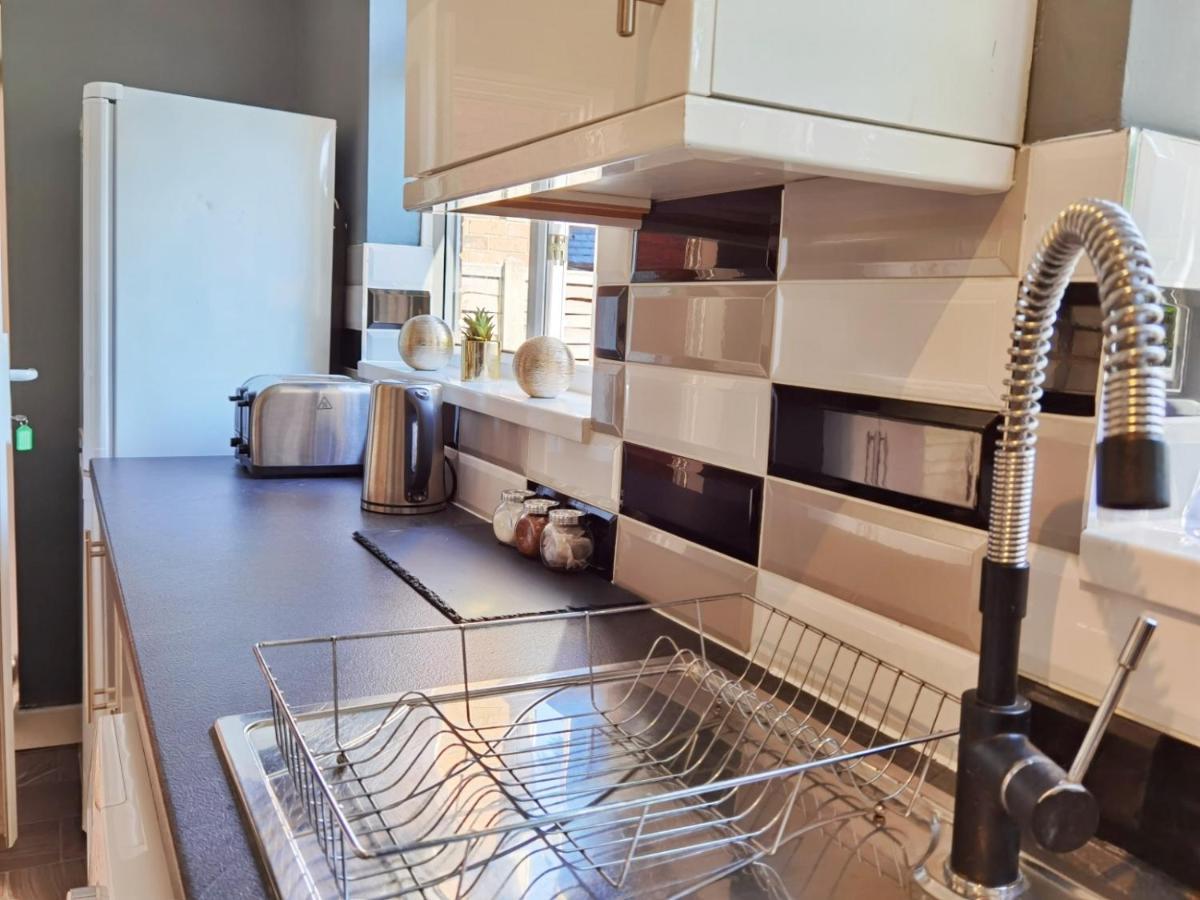 Perry Road, Beautiful Large House Available For Guests And Contractors Parking Wifi Villa Nottingham Bagian luar foto