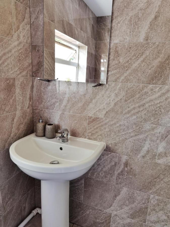 Perry Road, Beautiful Large House Available For Guests And Contractors Parking Wifi Villa Nottingham Bagian luar foto