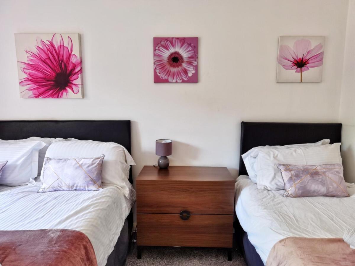 Perry Road, Beautiful Large House Available For Guests And Contractors Parking Wifi Villa Nottingham Bagian luar foto