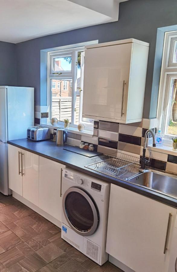 Perry Road, Beautiful Large House Available For Guests And Contractors Parking Wifi Villa Nottingham Bagian luar foto