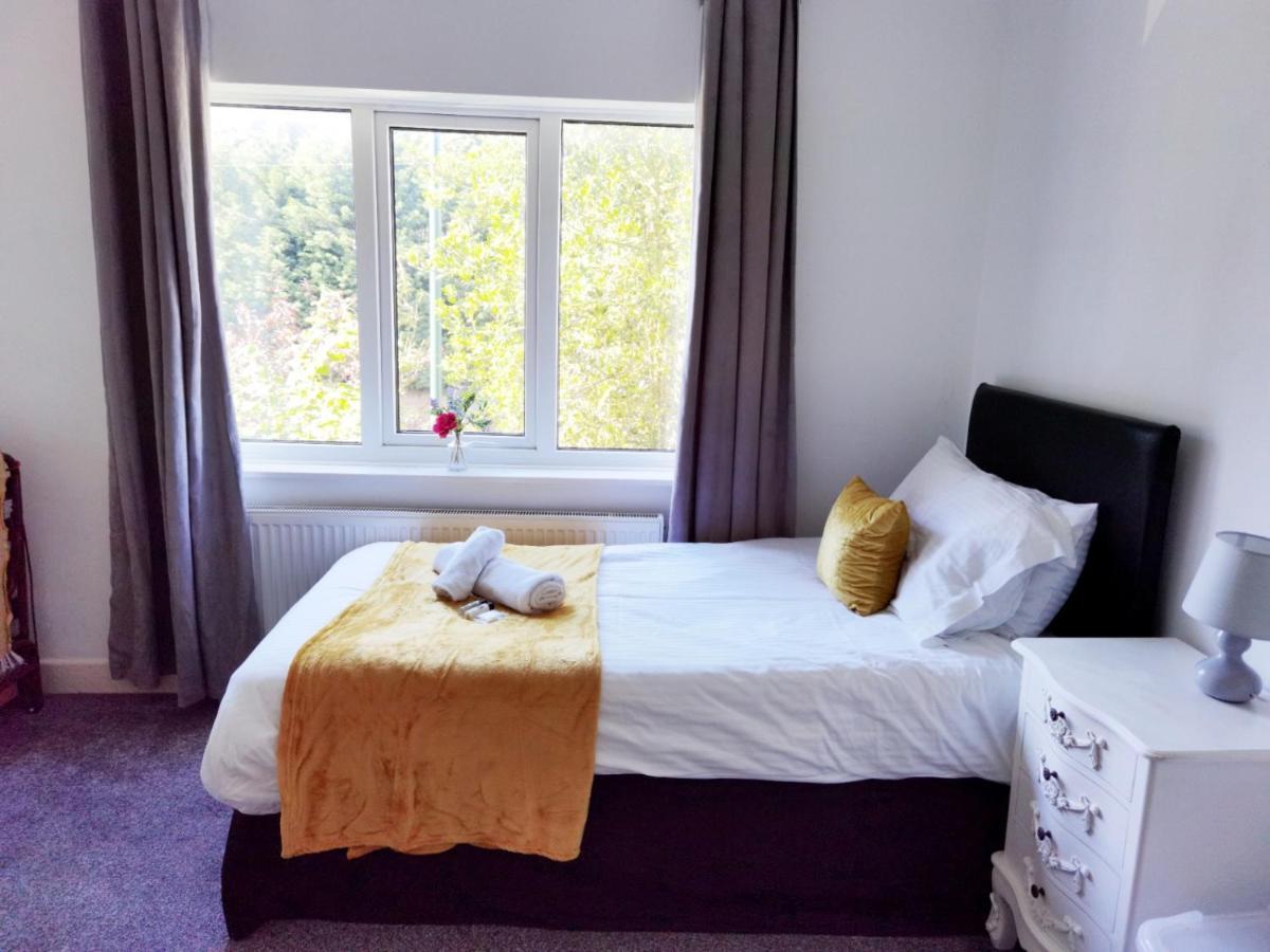 Perry Road, Beautiful Large House Available For Guests And Contractors Parking Wifi Villa Nottingham Bagian luar foto